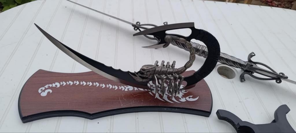 Dague Black scorpion, Ophalen, Zo goed als nieuw
