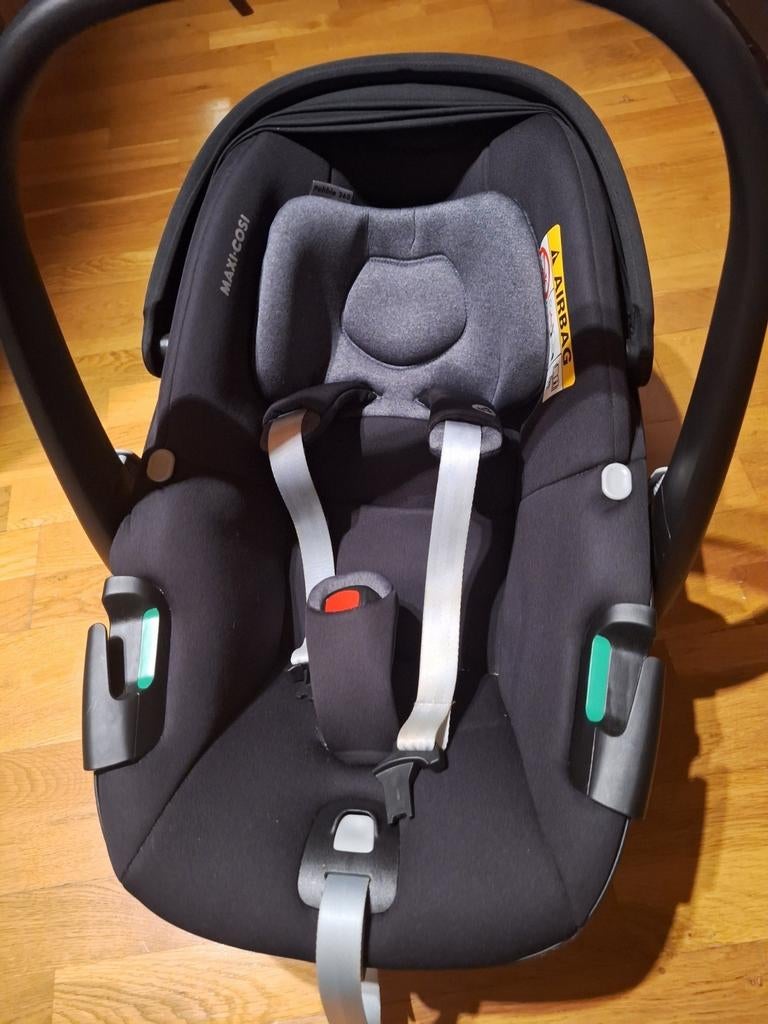Maxi cosi pebble 360 + hoes en adapters, Enlèvement, Comme neuf