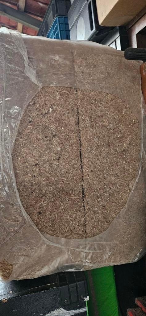 Gramitherm isolatie van gedroogd gras, Ophalen