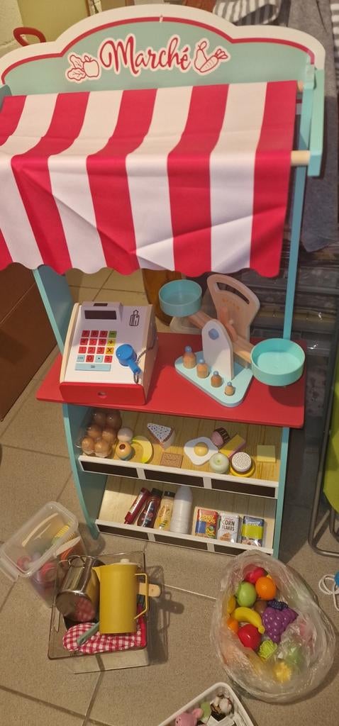 Marché/théâtre enfant, Enlèvement