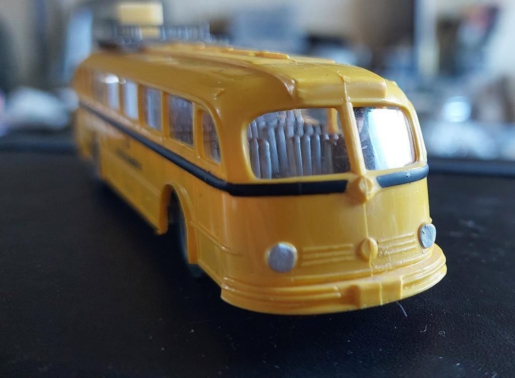 H0hvB 1128 MERCEDES-BENZ PULLMAN DEUTSCHE POST AUTOBUS 1/87, Envoi, Comme neuf, Bus ou Camion, Wiking