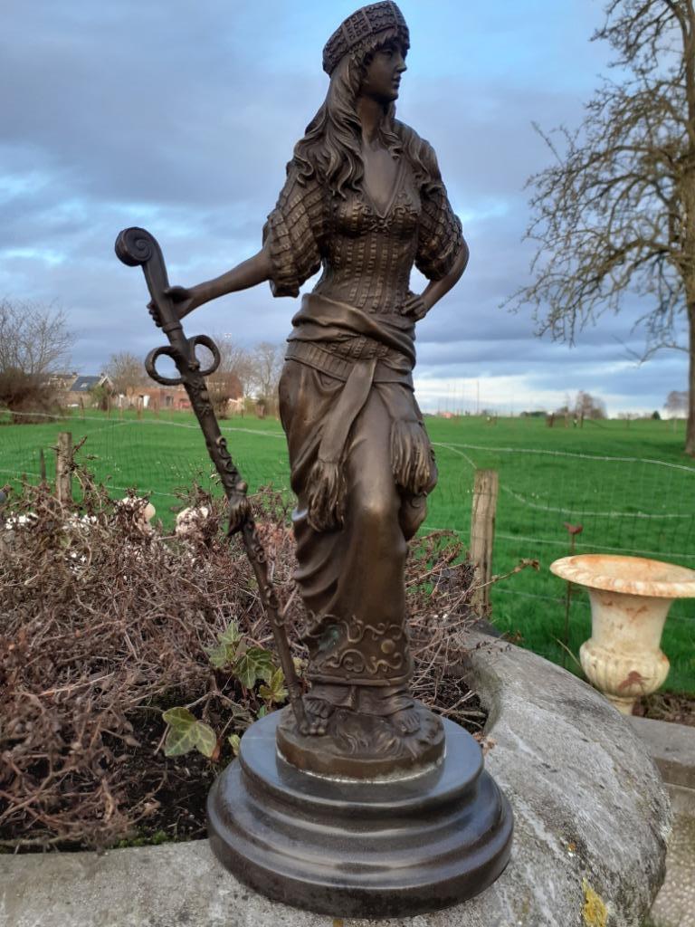 Superbe statue en bronze signé (dame kabyle au sabre)., Enlèvement ou Envoi, Bronze