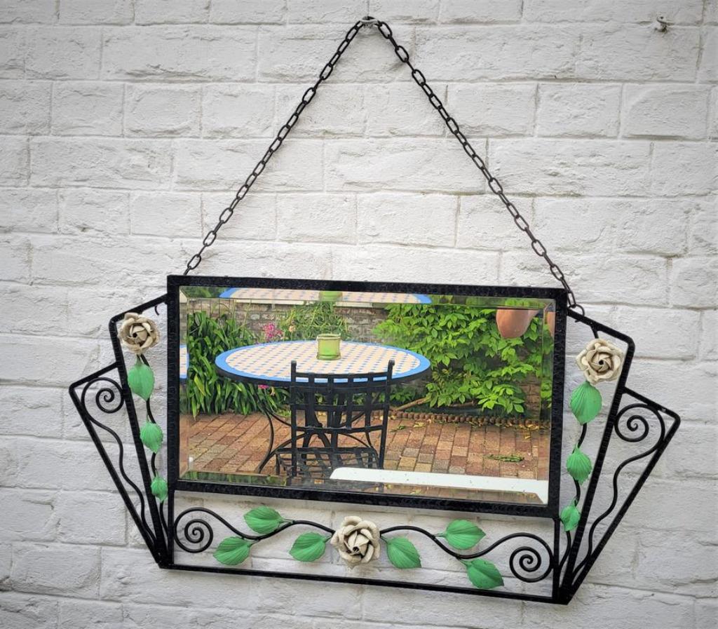 Art Deco beschilderde metalen spiegel uit de jaren 30, Antiek en Kunst, Antiek | Spiegels, Ophalen of Verzenden, Rechthoekig, 50 tot 100 cm
