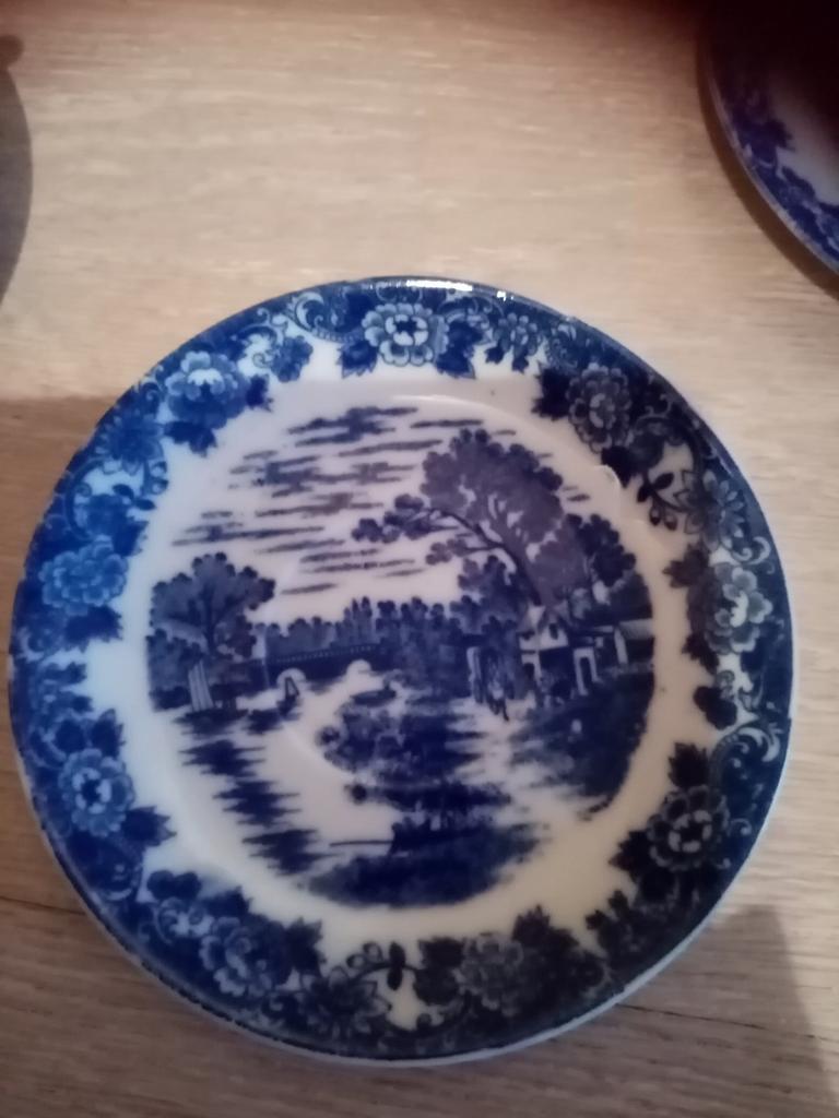 3 blauwe oude tasjes en 3 blauwe oude bordjes, Enlèvement