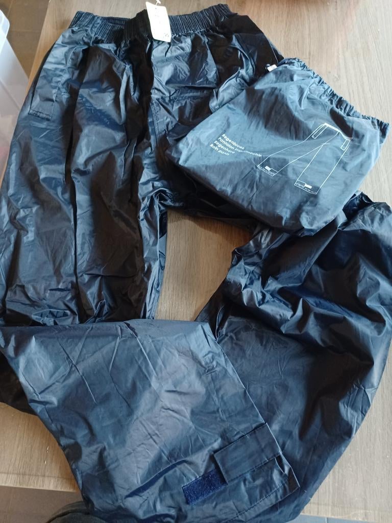 Regenbroek nieuw smal, Caravans en Kamperen, Regenkleding, Ophalen of Verzenden, Zo goed als nieuw, Regenbroek