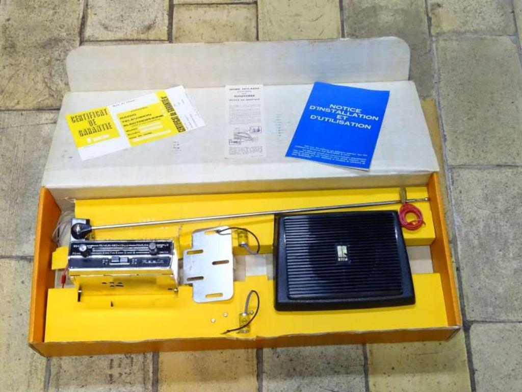 Splinternieuwe vintage set met autoradio, antenne en box, Ophalen of Verzenden, Nieuw