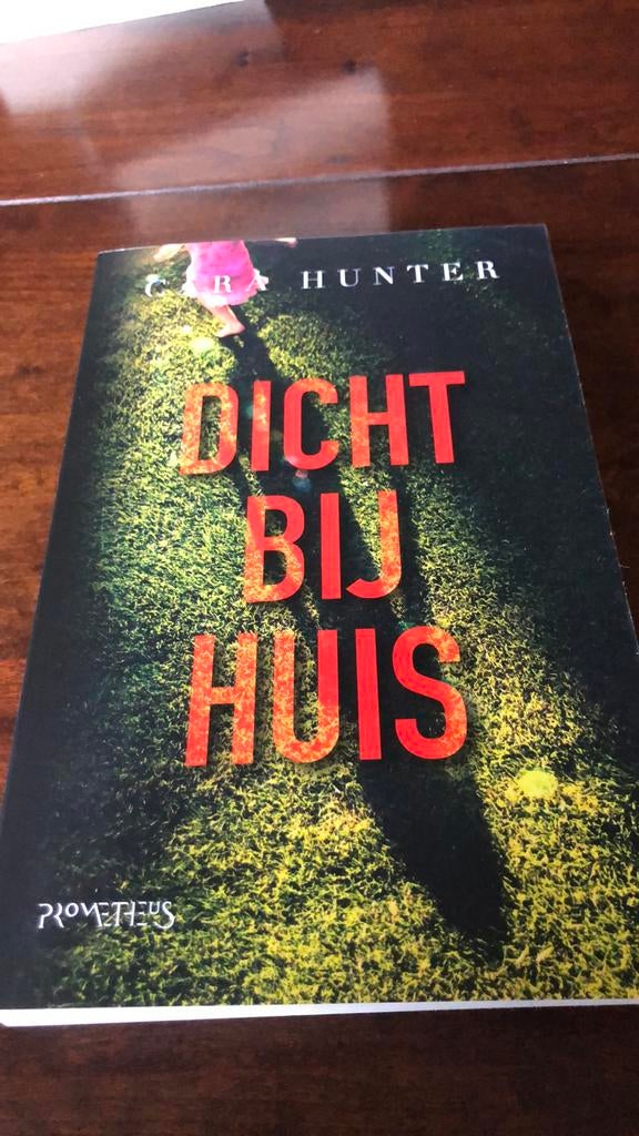 Cara Hunter - Dicht bij huis, Cara Hunter, Ophalen of Verzenden, Zo goed als nieuw
