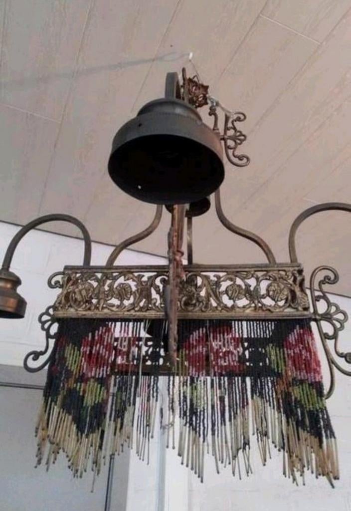 Lustre lourd rustique avec de beaux motifs et détails, Enlèvement, Utilisé