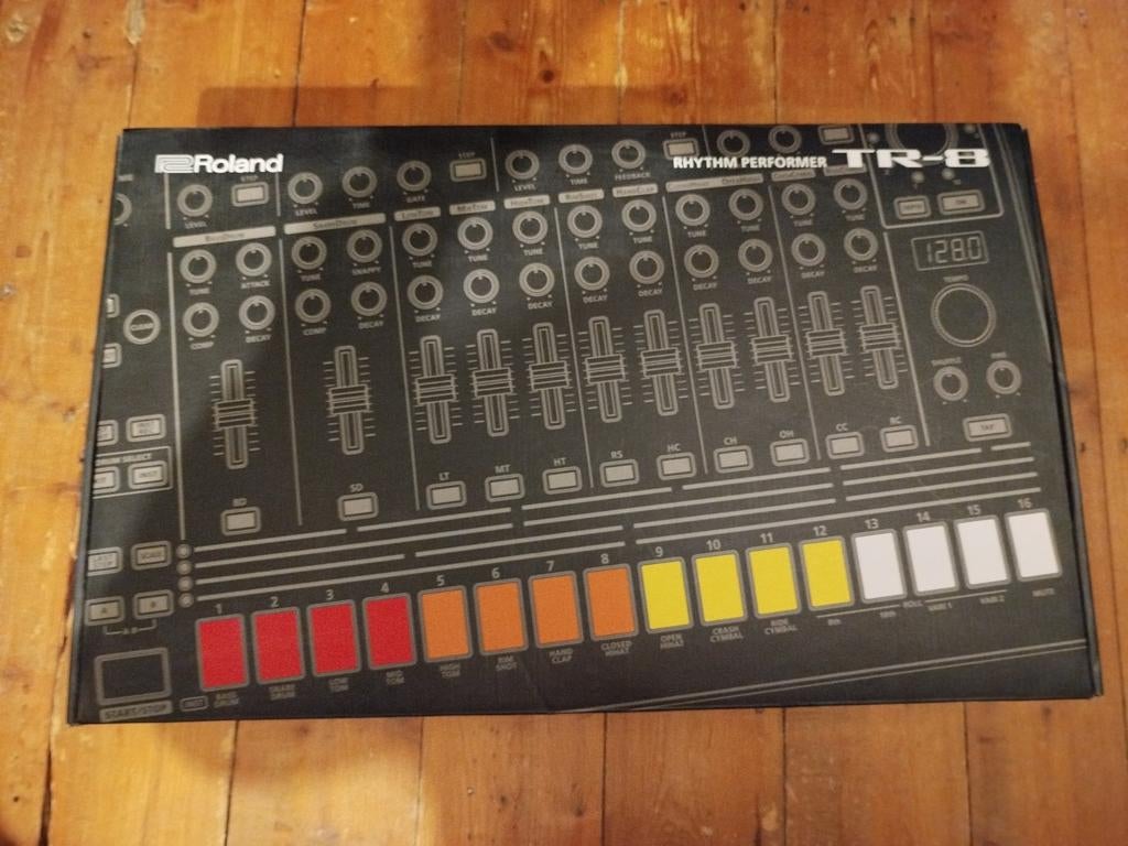 Roland Aira tr-8 rhythm performer NOG STEEDS BESCHIKBAAR!, Muziek en Instrumenten, Ophalen, Roland