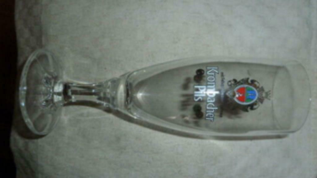 #M bier glas KROMBACHER PILS " kleur ; op voet " 0,2L, Verzamelen, Ophalen of Verzenden, Nieuw, Bierglas
