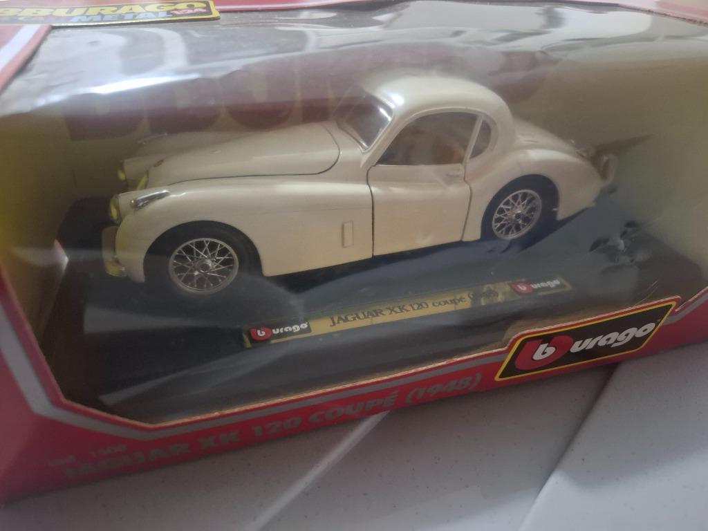 Jaguar XK120 Coupé 1/24 Burago, Ophalen of Verzenden, Zo goed als nieuw, Auto, Burago