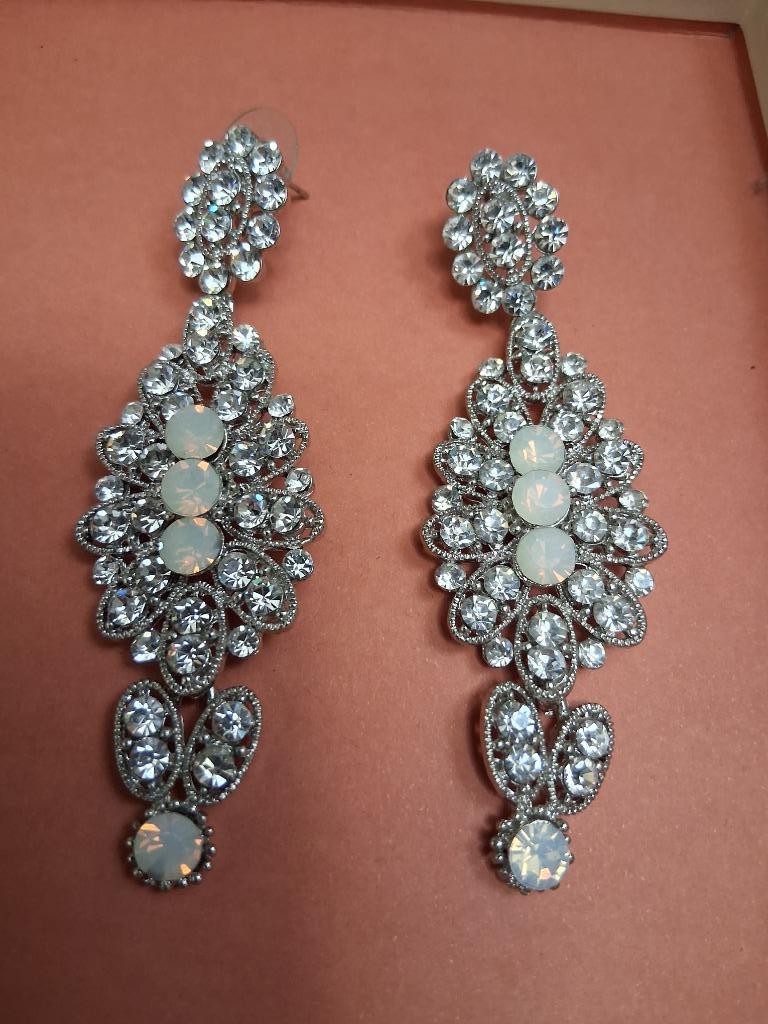 hangoorbellen met steentjes, Handtassen en Accessoires, Oorbellen, Hangers, Ophalen of Verzenden, Zilver, Met strass
