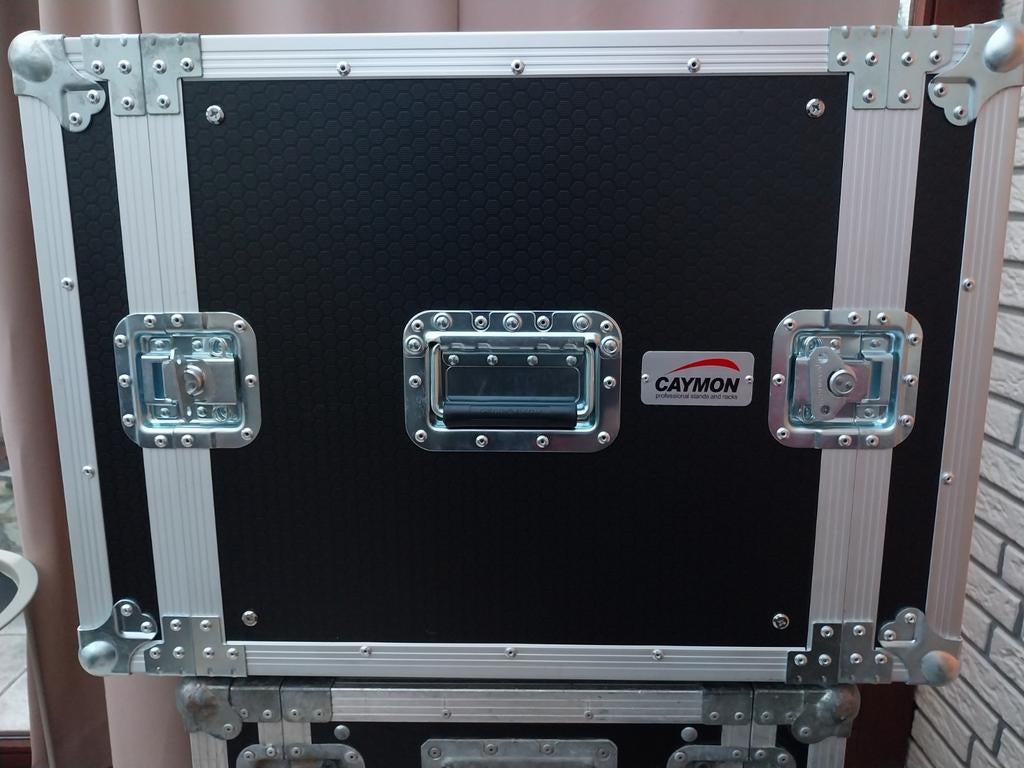 Caymon FC10 flightcase-10U-54cm + wielplaat, Ophalen, Flightcase