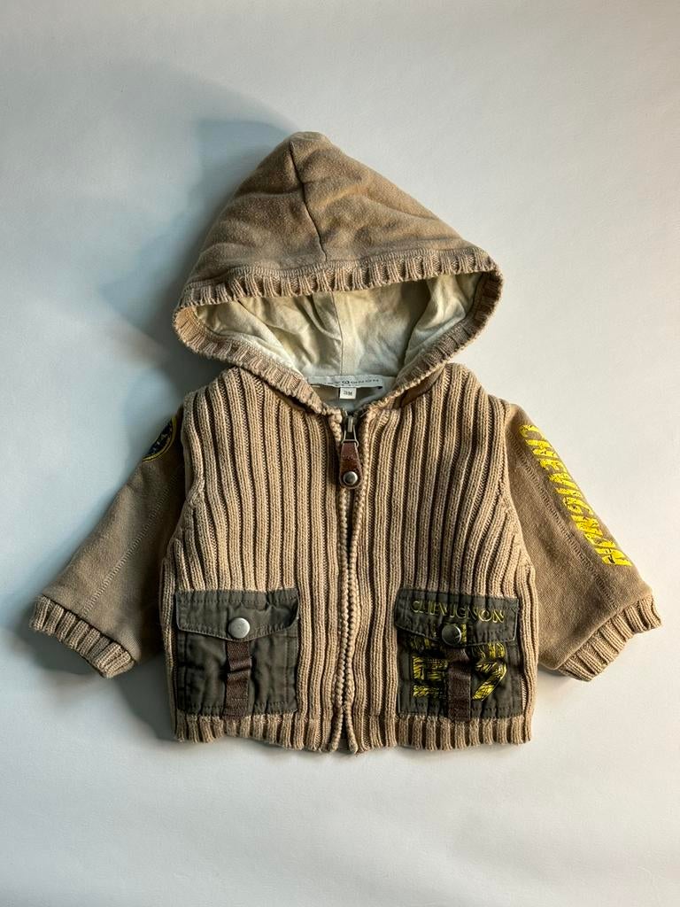 Lichtbruin/beige vest met capuchon | Chevignon | 3 maanden, Kinderen en Baby's, Gebruikt, Chevignon, Jongetje, Truitje of Vestje