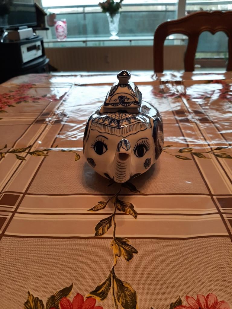 Théière éléphant en porcelaine, Enlèvement ou Envoi