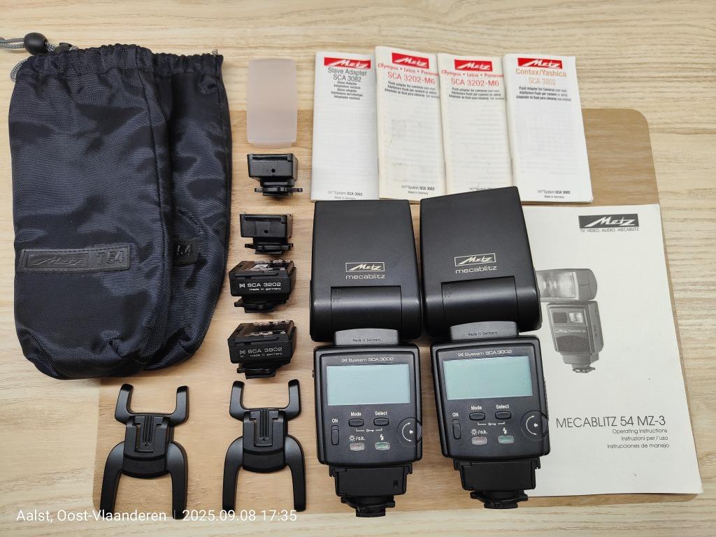 Ensemble de 2 flashs Metz Mecablitz 54 MZ-3 + SCA d'origine, Enlèvement, Comme neuf, Lampe ou Kit de flash