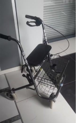 Tribune rollator déambulateur pliable  Livraison possible, Enlèvement, Poids léger, Utilisé
