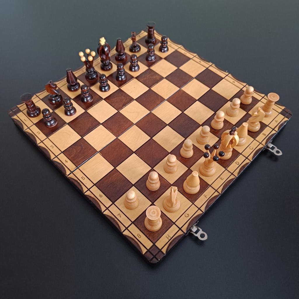 Houten schaakspel., Hobby en Vrije tijd, Een of twee spelers, Ophalen of Verzenden, Zo goed als nieuw, Reisspel