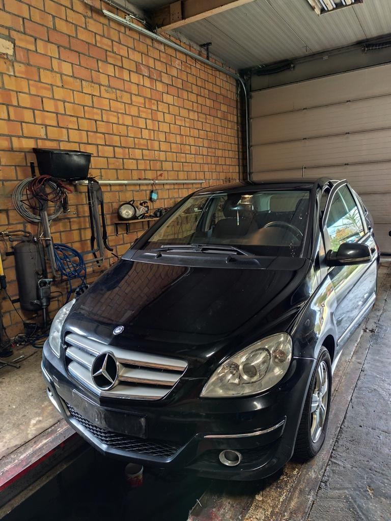 Mercedes B 180, Autos, Mercedes-Benz, Particulier, Classe B, Diesel, Euro 4, MPV ou Monospace, 5 portes, Automatique, Noir, Noir