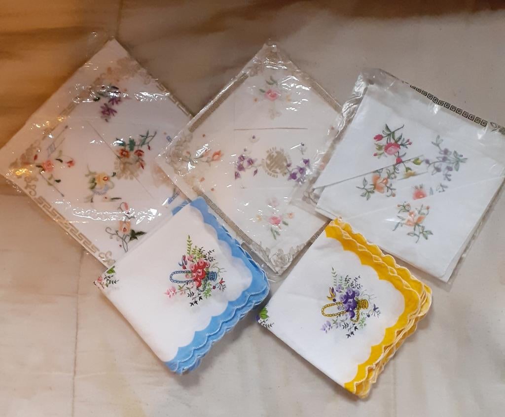 lot de 24 mouchoirs neuf pour dame, Kleding | Dames, Overige Dameskleding, Ophalen of Verzenden, Nieuw