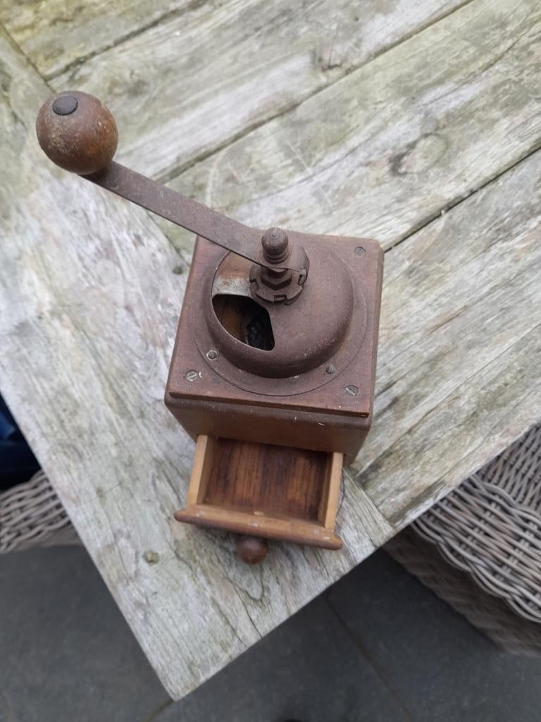 Koffiemolen, Ophalen