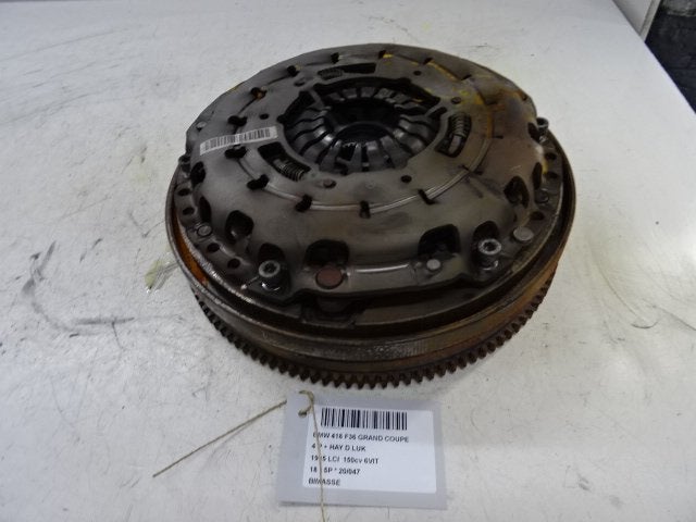 VLIEGWIEL DUBBELE MASSA BMW 4 serie Gran Coupe (F36), Gebruikt, BMW, Petuelring 130
80809  München, DE, Bayerische Motoren Werke AG