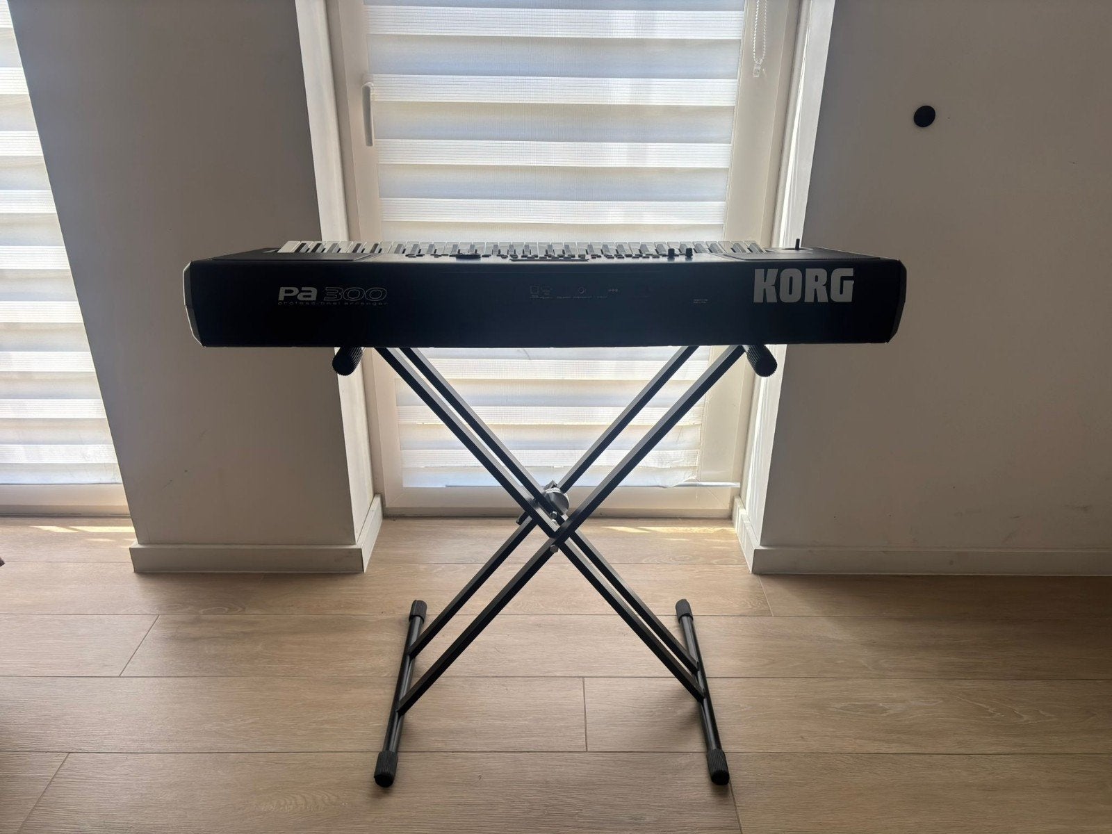 Complete Topset: KORG PA300 Arranger Keyboard + flight case, Muziek en Instrumenten, Keyboards, Ophalen, 61 toetsen, Korg