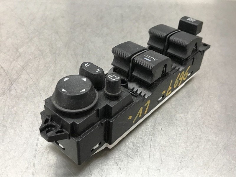 COMMUTATEUR VITRES ELECTRIQUES Mazda 3 (BL12 / BLA2 / BLB2), Utilisé, Mazda