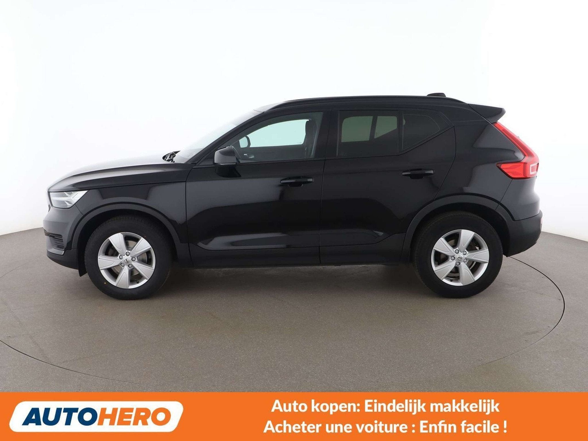 Volvo XC40 1.5 T2 Momentum Core 2WD (bj 2022), Voorwielaandrijving, Gebruikt, https://public.car-pass.be/vhr/460ceaa6-4929-4906-b5f7-bc8616eb7d64