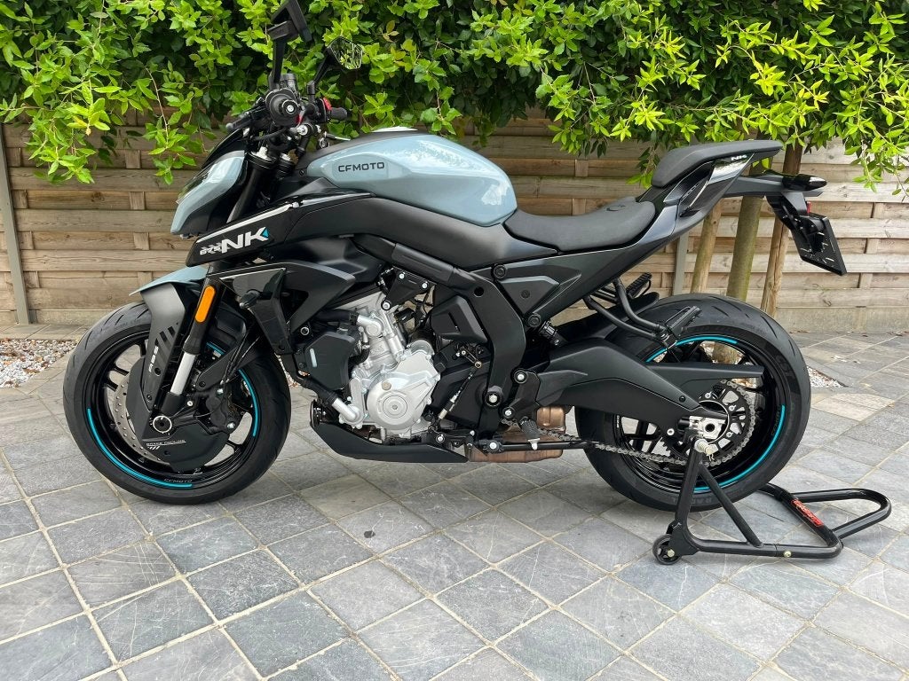 CF moto 675 NK 980km 7/2025 '' als nieuw !!'' tundra grey '', Motoren, Traction Control, Nieuw, Motorrijbewijs A, Bedrijf