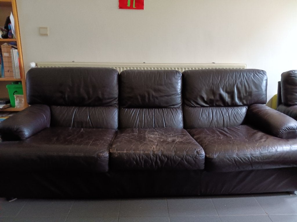 Gratis oude, lederen drie-zit op te halen 2m15x81x70cmH, Huis en Inrichting, Ophalen, Gebruikt, Driepersoons, Rechte bank
