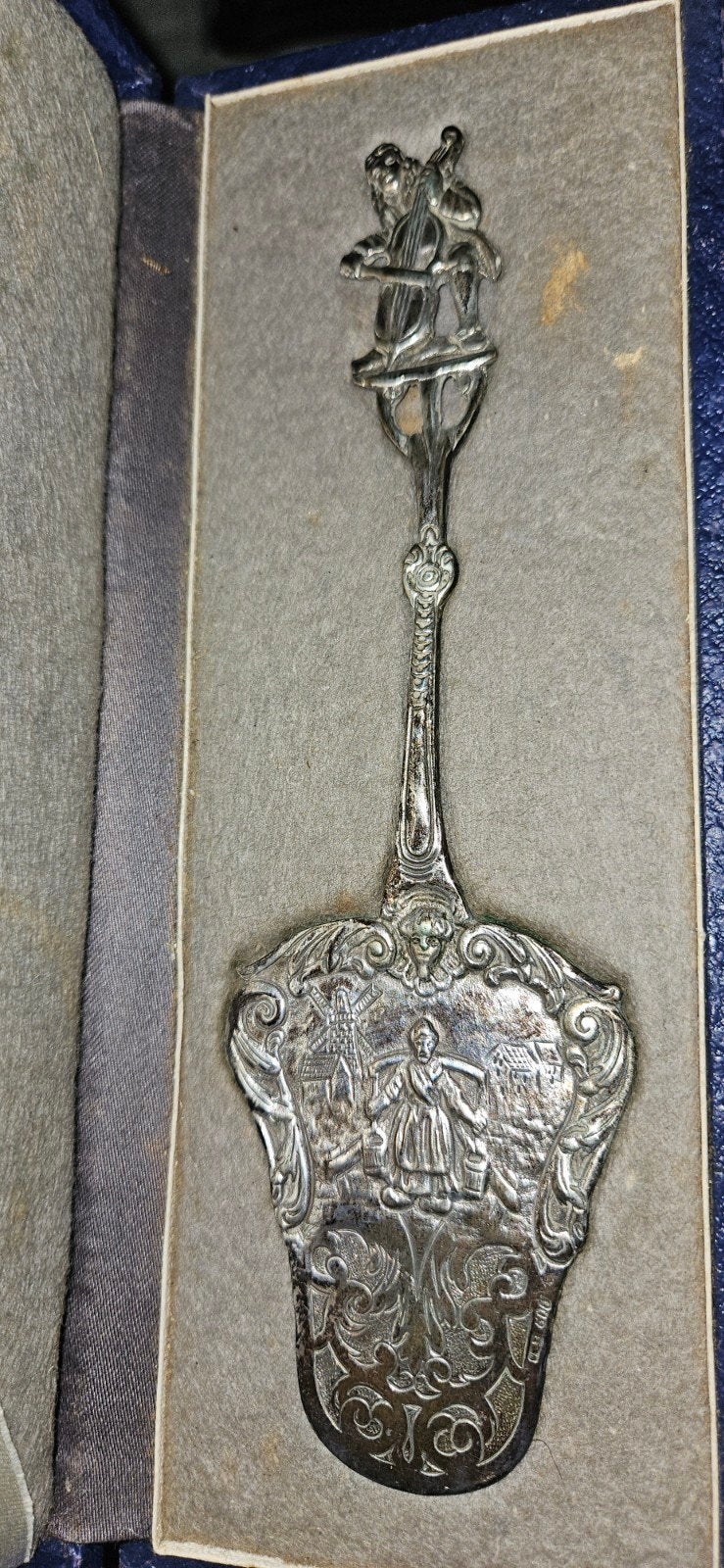 Pelle à tarte ancienne Wolf-Zondervan – La Libre Belgique –, Enlèvement