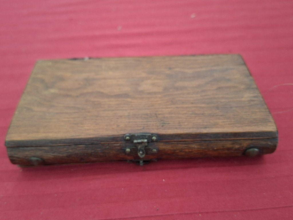Vintage houten tuigendoos met vijf dobbers en vislijnen, Watersport en Boten, Hengelsport | Algemeen, Ophalen of Verzenden, Gebruikt