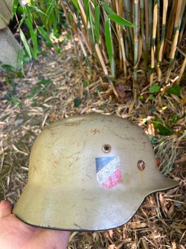 Duitse helm ww2 M35 (verf verkocht in bruine reproductie), Ophalen of Verzenden, Overige soorten