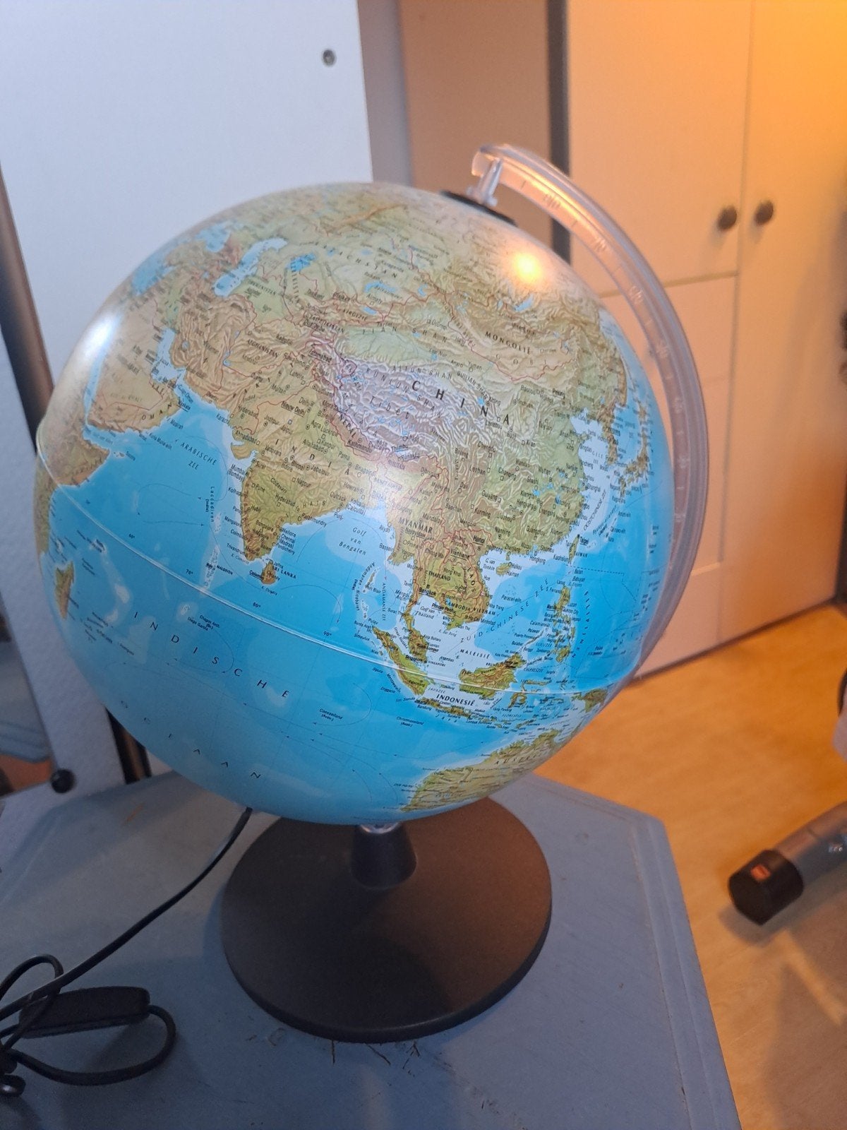 grote wereldbol met lichtje binnenin., Maison & Meubles, Accessoires pour la Maison | Globes, Enlèvement