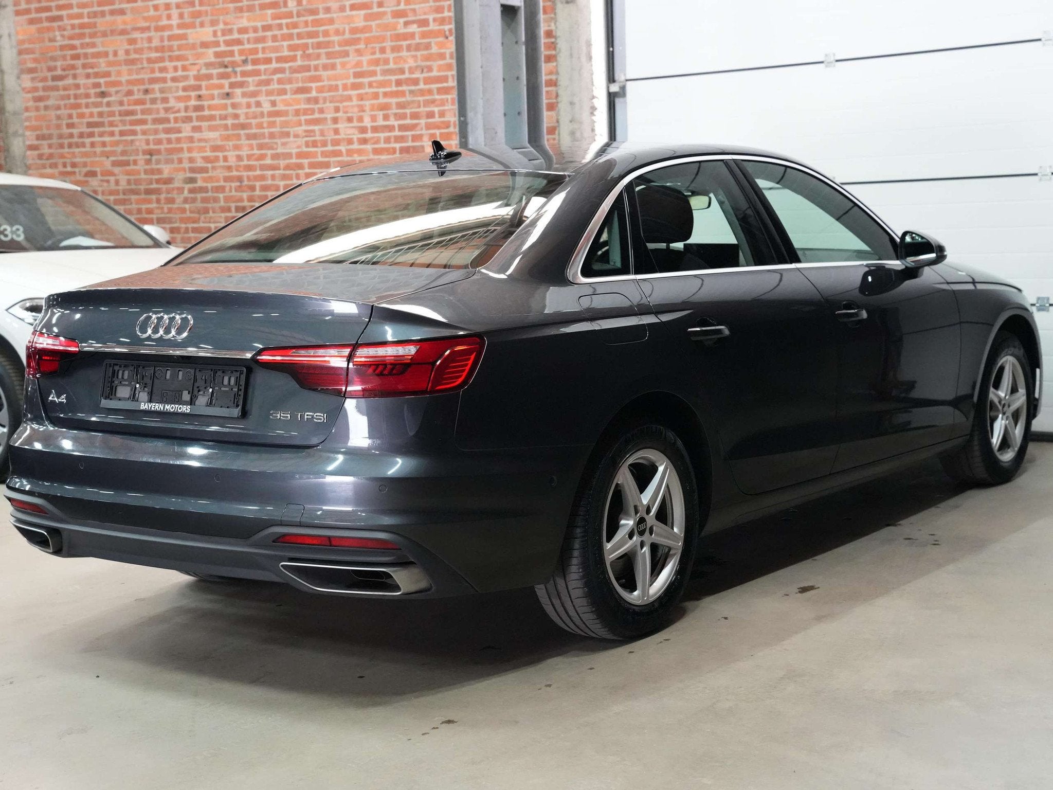 Audi A4 35 TFSI Automaat Navi LED, Autos, Audi, Argent ou Gris, Entreprise, Carnet d'entretien, A4