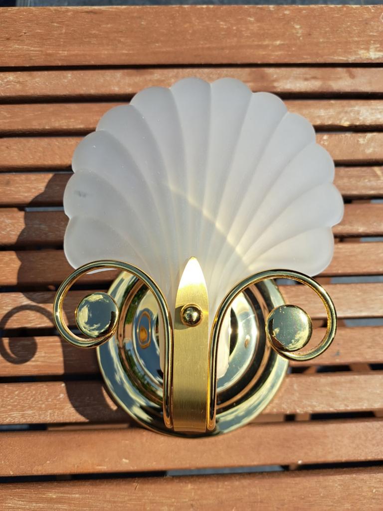 DeKnudt wandlampje in schelpvorm, Ophalen