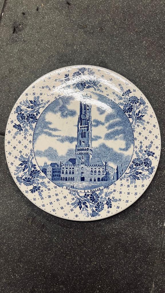 Ancien Plat Décoratif BOCH Fr. – La Halle de Bruges, Envoi