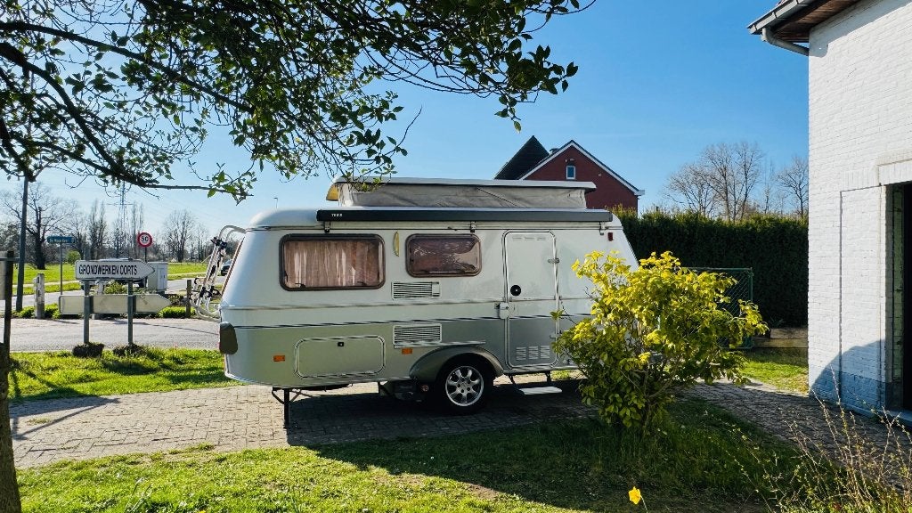 Eriba Troll 530 GT, Jusqu'à 4, Coin salon convertible, Poêle, 5 à 6 mètres
