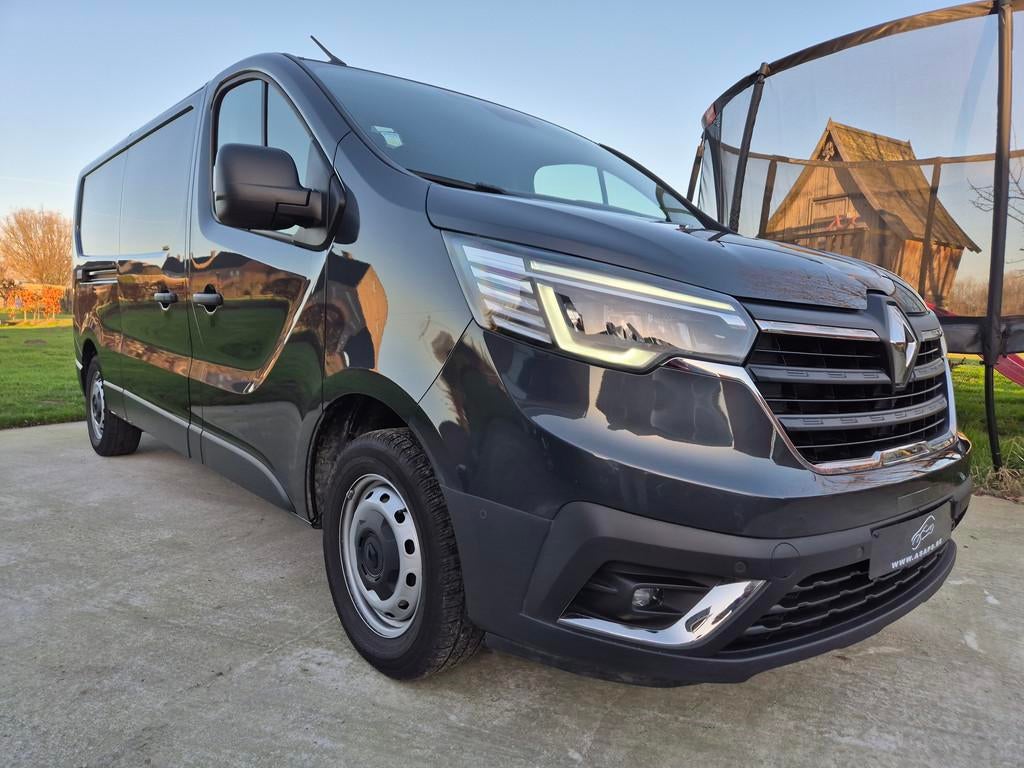Renault Trafic *L2H1*BJ-2024*32-DKM*BTW-AFTREKBAAR*, Autos, Renault, Argent ou Gris, Achat, Entreprise, 3 places