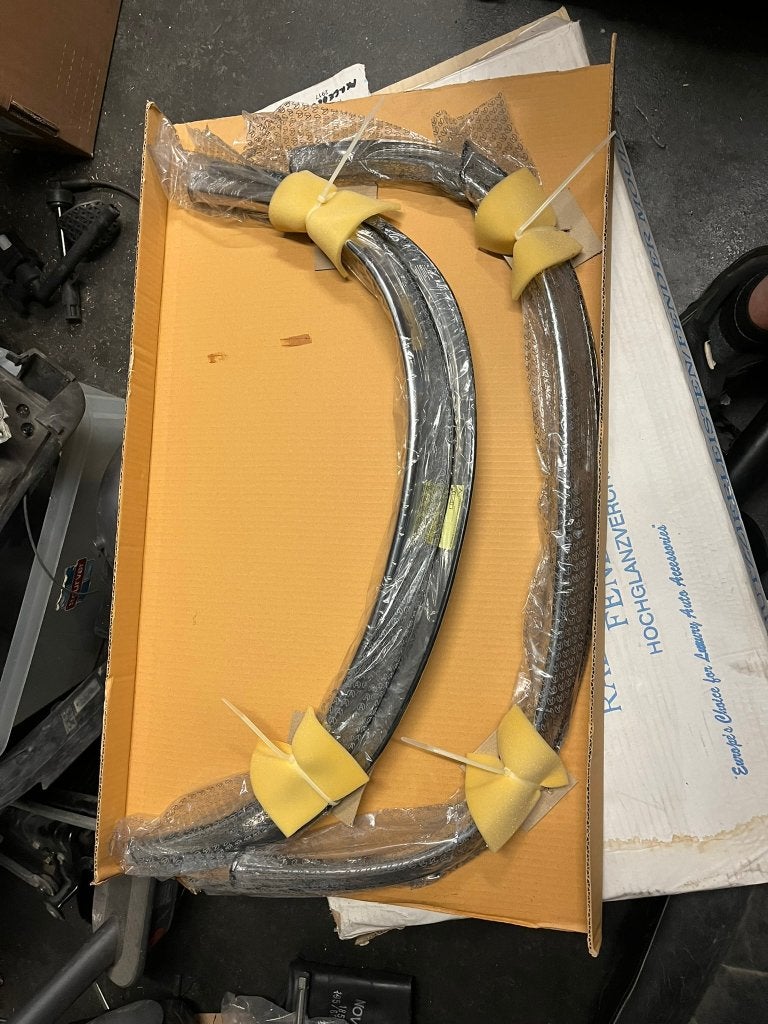 Chroome wielkast lijsten Mercedes R107, Neuf, Mercedes-Benz, Garde-boue, Enlèvement