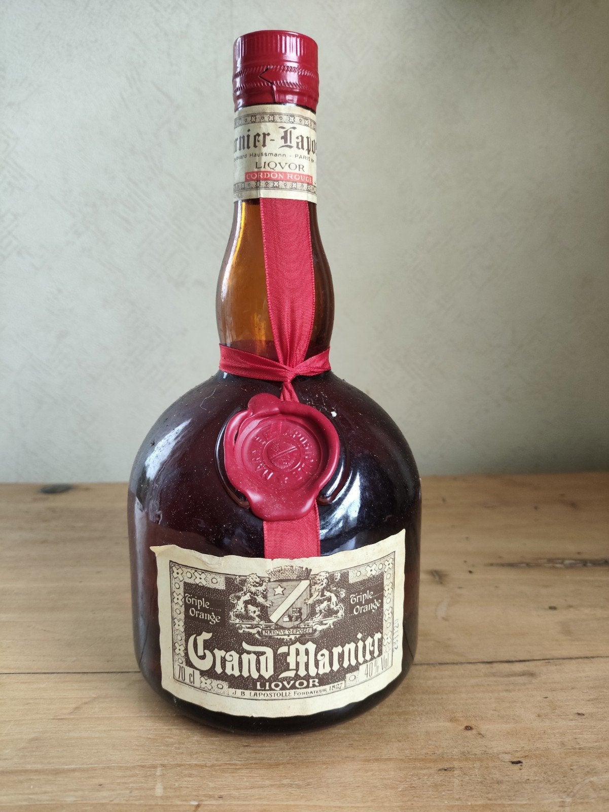 Ancienne bouteille Grand Marnier, Enlèvement