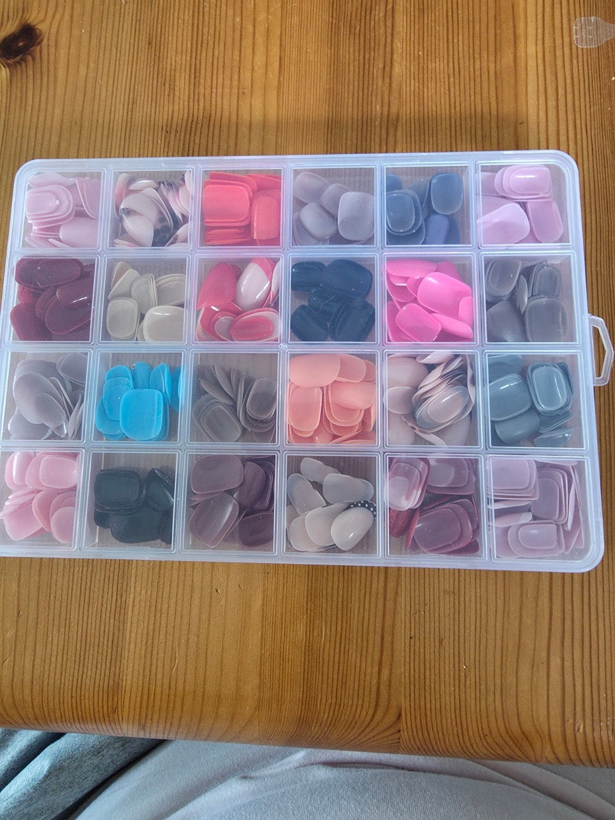 appuyez sur les ongles, Enlèvement, Neuf