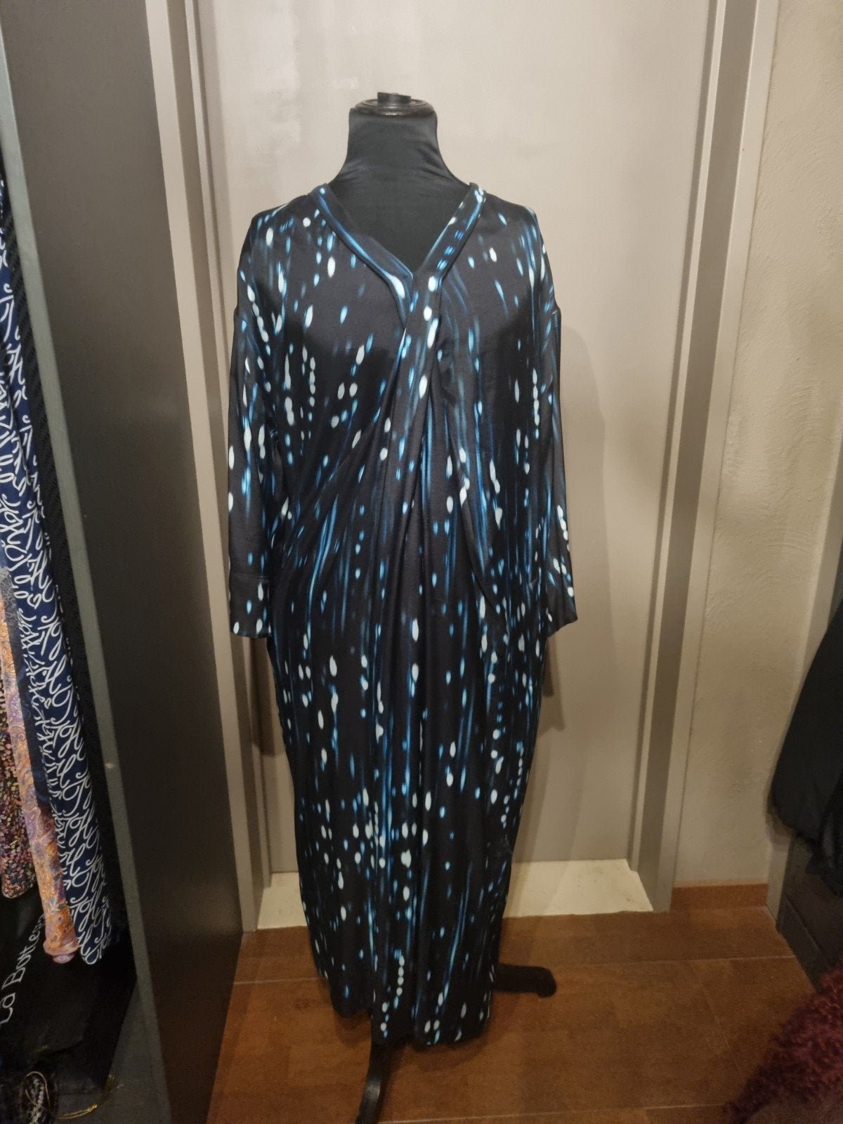 kaftan jurk, Kleding | Dames, Xandres, Ophalen of Verzenden, Maat 42/44 (L), Blauw