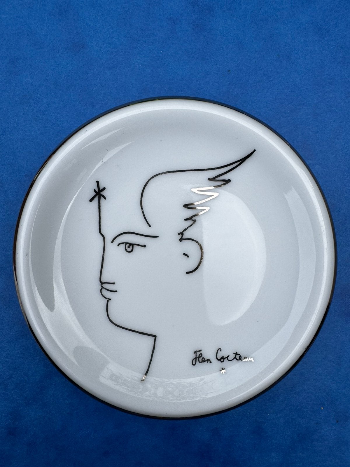 Coupelle miniature en porcelaine Jean Cocteau (1998) - 8cm, Antiquités & Art, Antiquités | Porcelaine, Enlèvement ou Envoi
