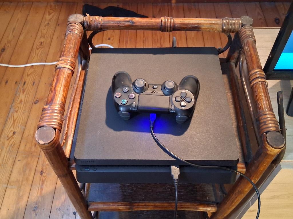 ps4, 500 GB, Avec 1 manette, Enlèvement, Utilisé