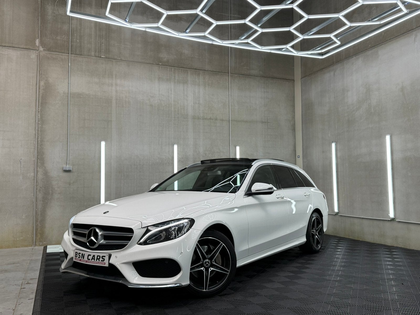 MERCEDES-BENZ C200/AMG/PANO/CAMERA/SFEER/GARANTIE, Auto's, Achterwielaandrijving, Wit, Leder, 5 deurs