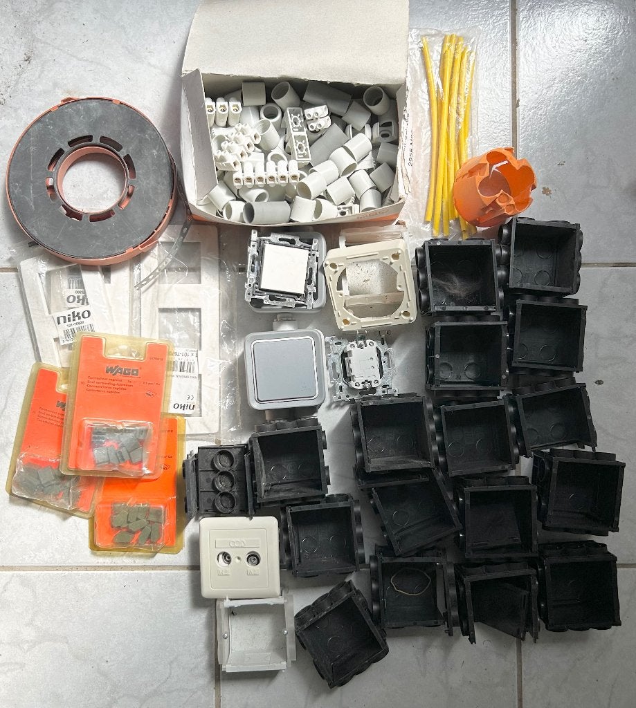 Lot électrique, Bricolage & Construction, Enlèvement, Comme neuf, Interrupteur