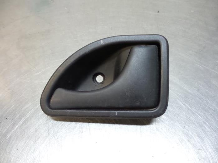 Poignée portière 2portes droite d'un Renault Kangoo (Kango, Renault, -, Utilisé, -