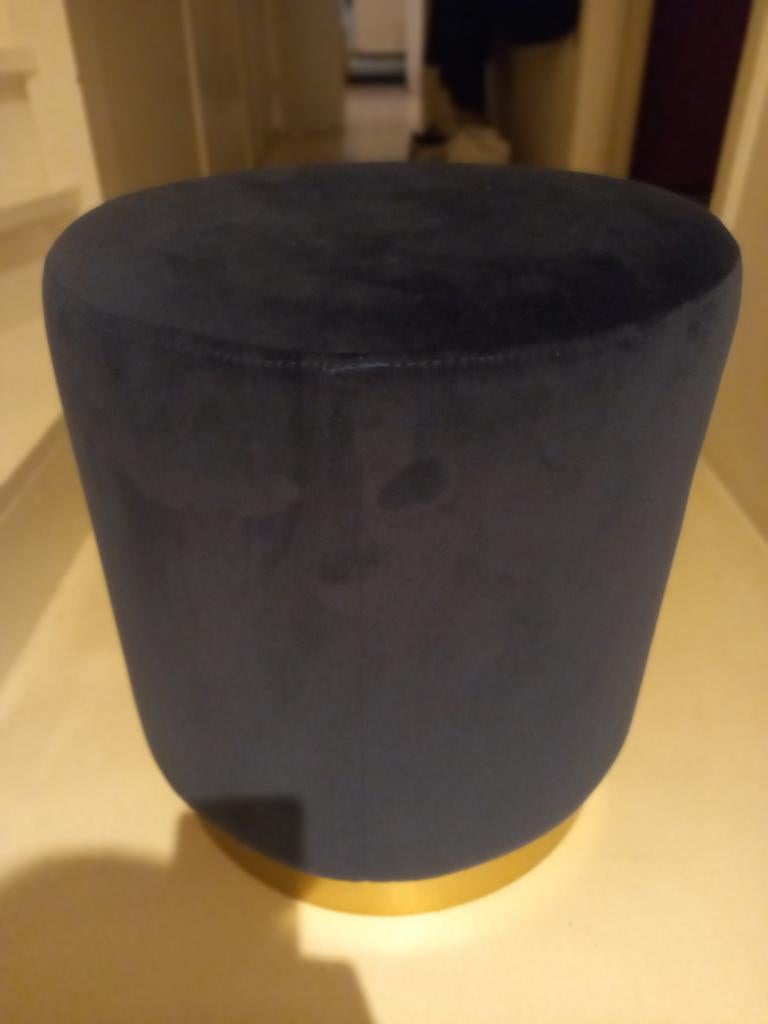 furnified blauwe poef. amper gebruikt. perfecte staat, Huis en Inrichting, Ophalen, Zo goed als nieuw, Stof, 50 tot 75 cm